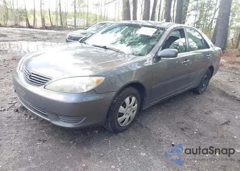 2005 Toyota Camry Le z USA, uszkodzony, nr VIN 4T1BE32K05U610924
